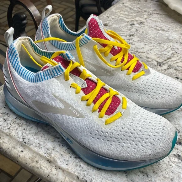 Brooks women sneakers - Picture 1 of 17